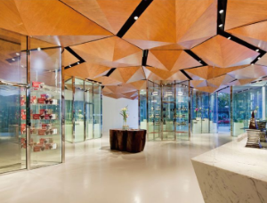 美國展臺設(shè)計公司如何在展臺搭建中合理利用玻璃材料的?